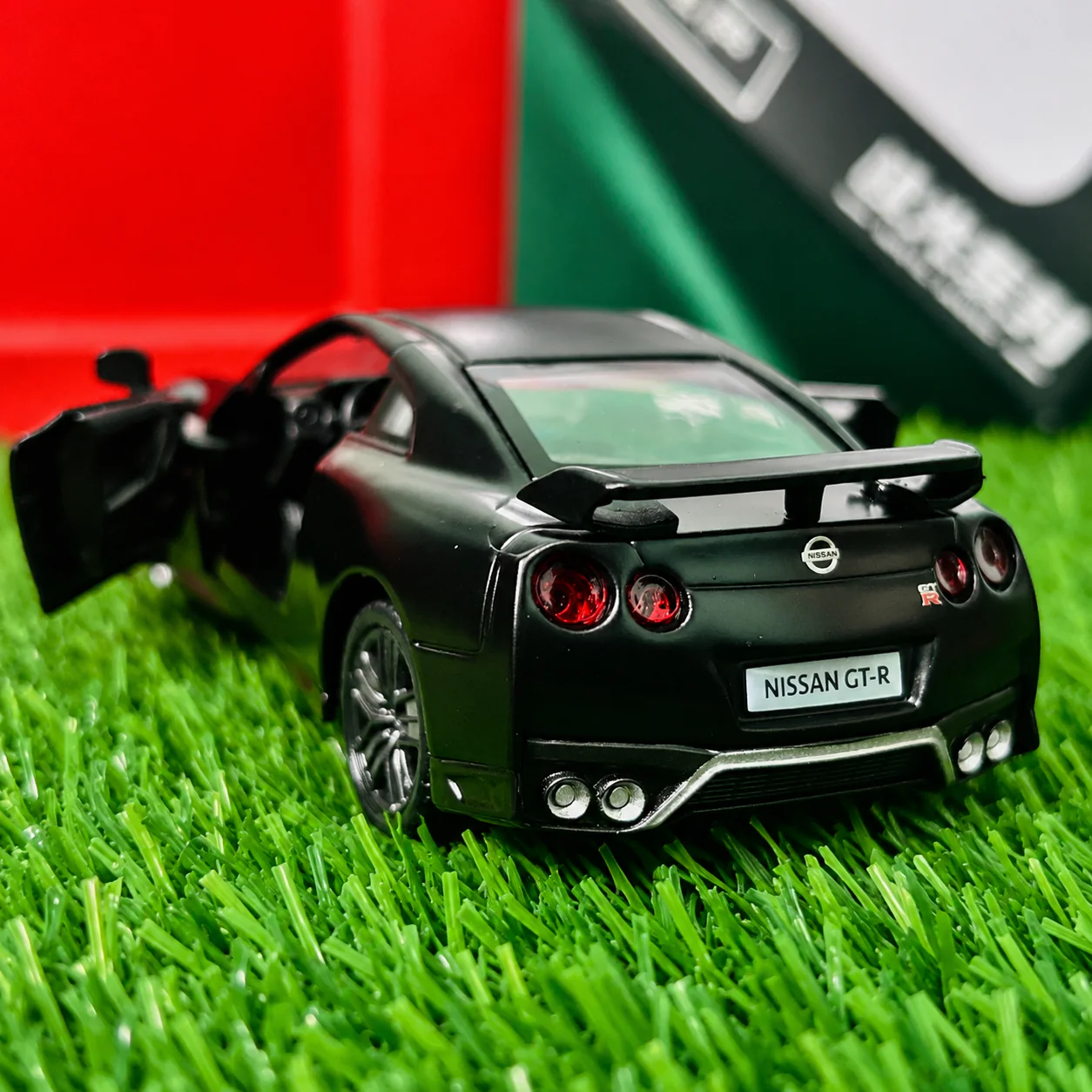 Nissan GTR R35 Diecast Model Car (Officially Licensed)