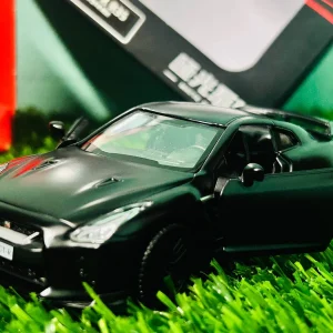 Alternative view of Nissan GTR R35 Diecast Model Car (Officially Licensed)