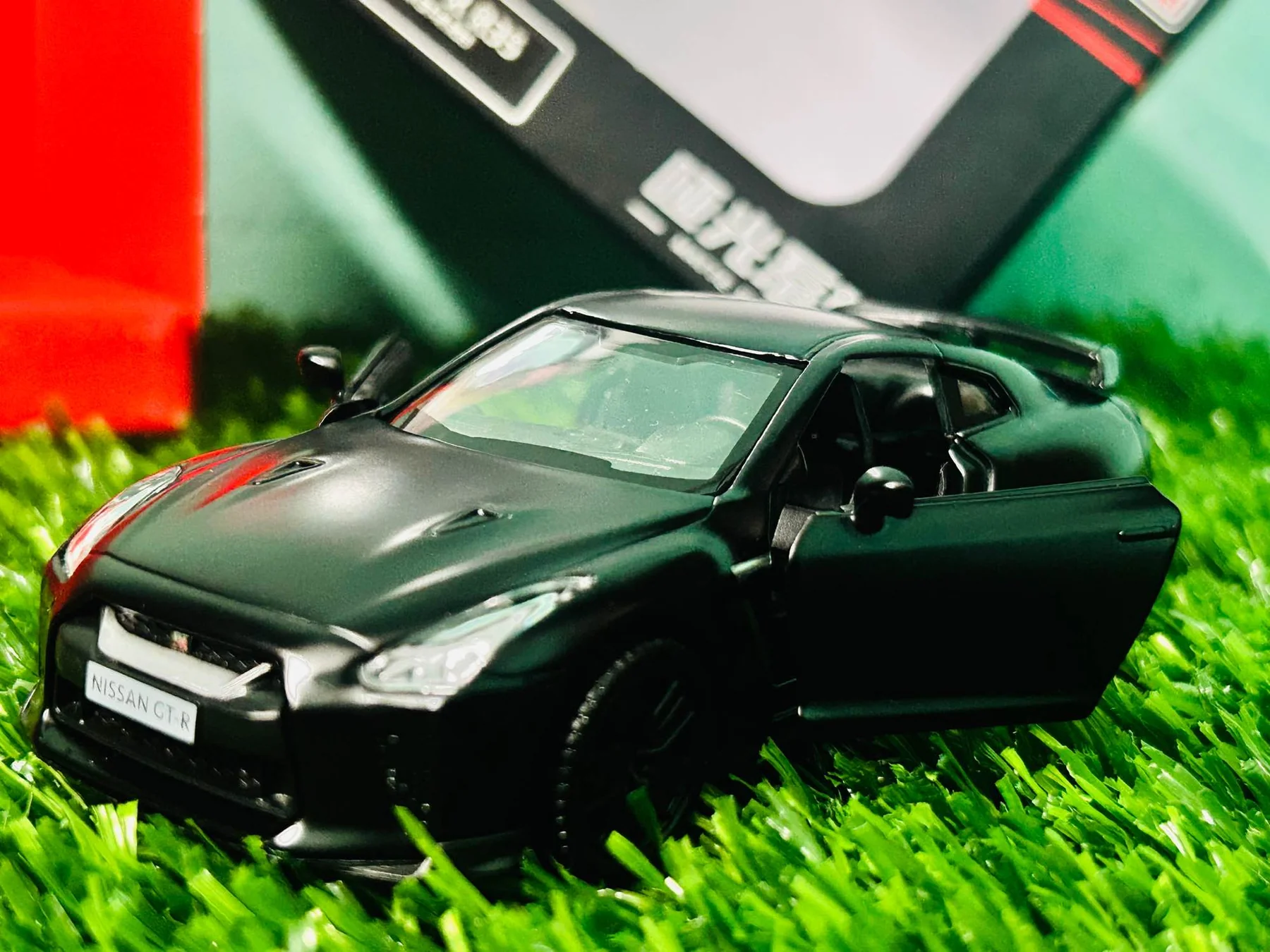 Nissan GTR R35 Diecast Model Car (Officially Licensed) - Image 2