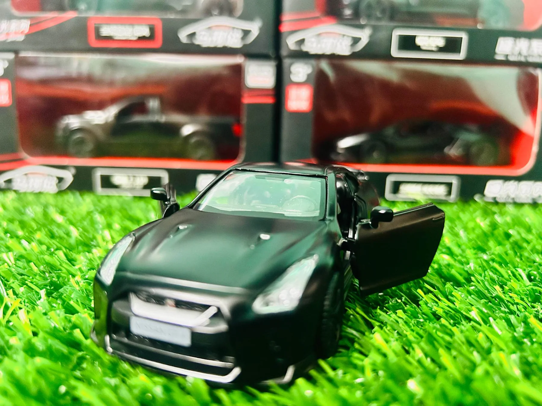 Nissan GTR R35 Diecast Model Car (Officially Licensed) - Image 7