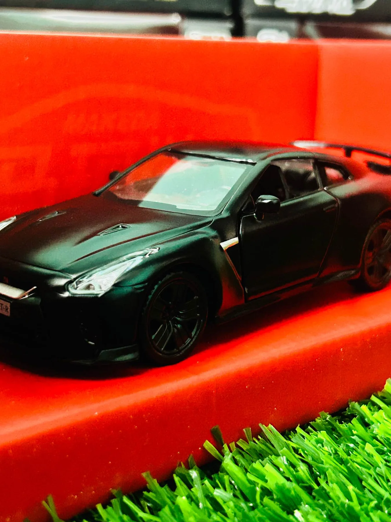 Nissan GTR R35 Diecast Model Car (Officially Licensed) - Image 5