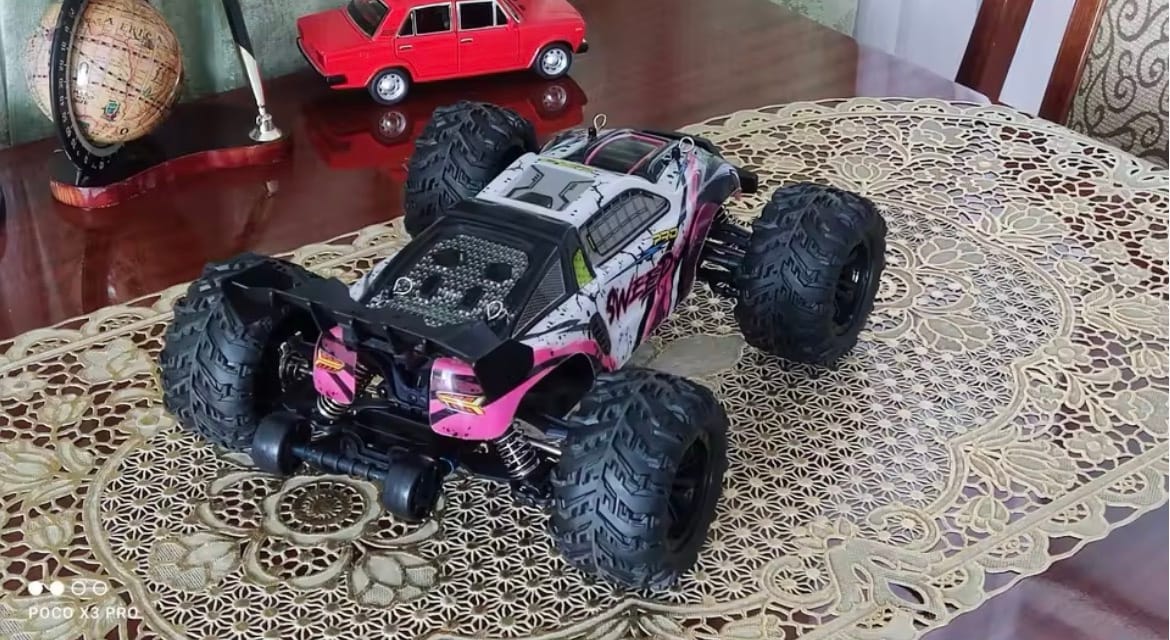 RC Car Off Road 4x4 High Speed 70KM/H Brushless 1/16 Monster Truck with LED Headlight - Image 9